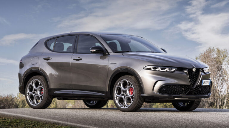 Vista frontale di una Alfa Romeo Tonale