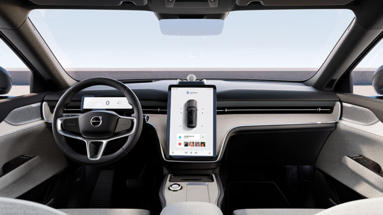 dettaglio del cruscotto di una Volvo EX90 Excellence