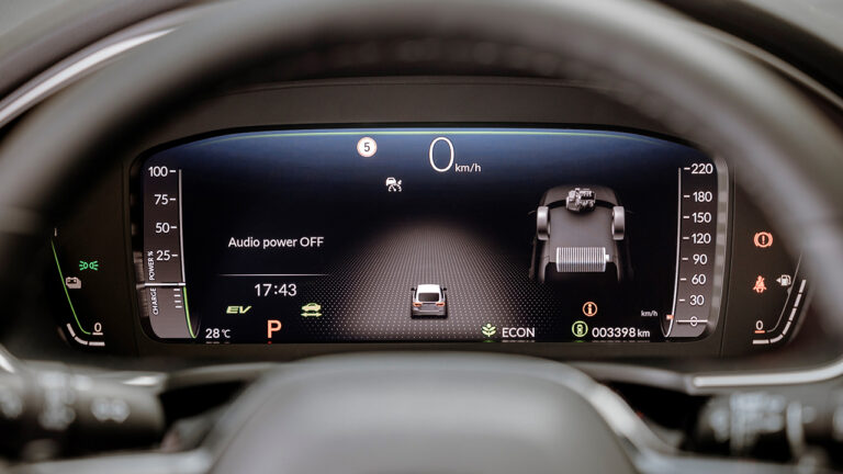 Dettaglio della plancia di guida di una HONDA CIVIC e-HEV