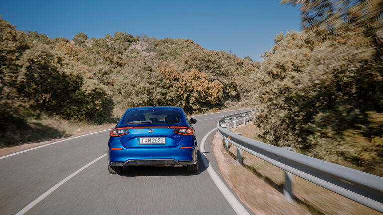 Vista posteriore di una HONDA CIVIC e-HEV