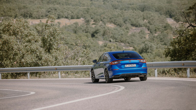 Vista posteriore di una HONDA CIVIC e-HEV