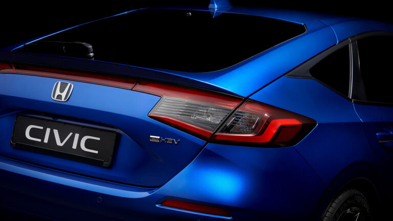 Dettaglio del faro posteriore di una HONDA CIVIC e-HEV