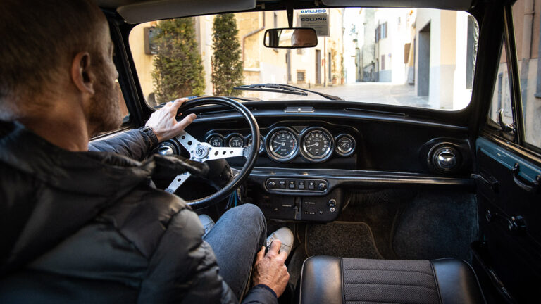 Immagine dell'interno di una Innocenti Mini Cooper 1300 S