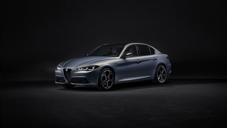 Alfa Romeo Stelvio vista frontalmente