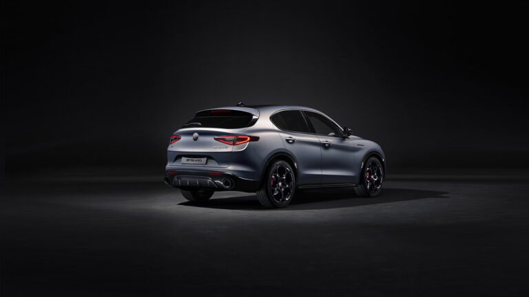 Alfa Romeo Stelvio vista posteriormente