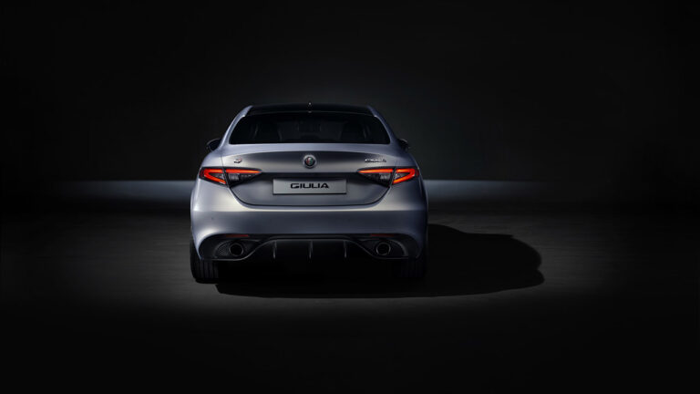 Alfa Romeo Stelvio vista posteriormente