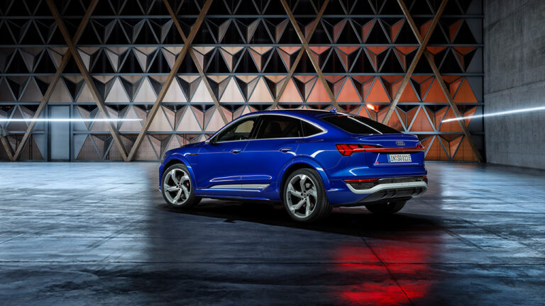 Audi Q8 e-tron vista posteriormente