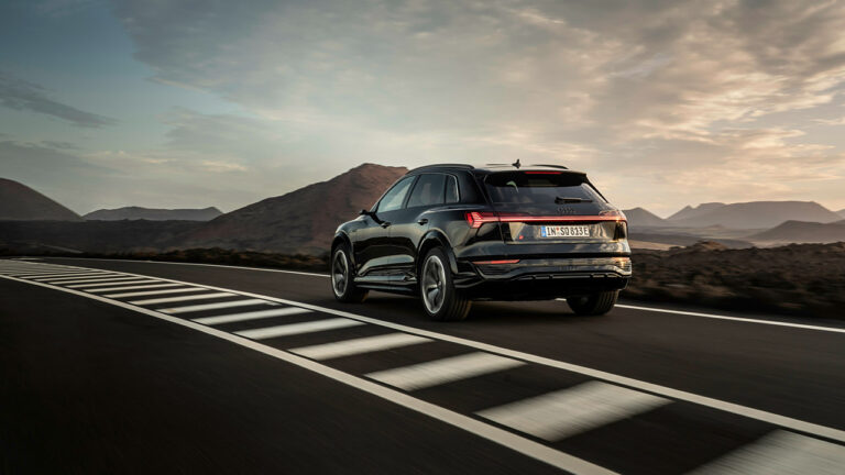 Audi Q8 e-tron vista posteriormente