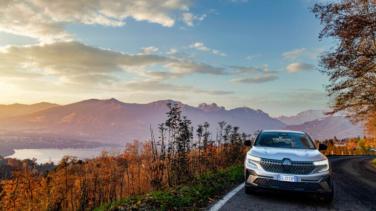 Foto di un Renault Astral visto frontalmente