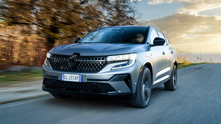 Foto di un Renault Astral visto frontalmente