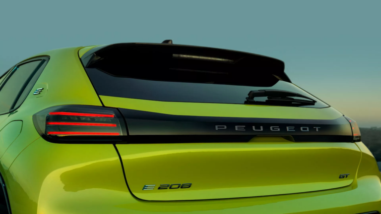 Nuova Peugeot e-208