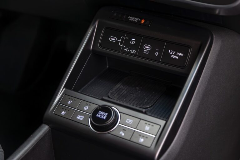 nuova Hyundai Kona - tunnel centrale