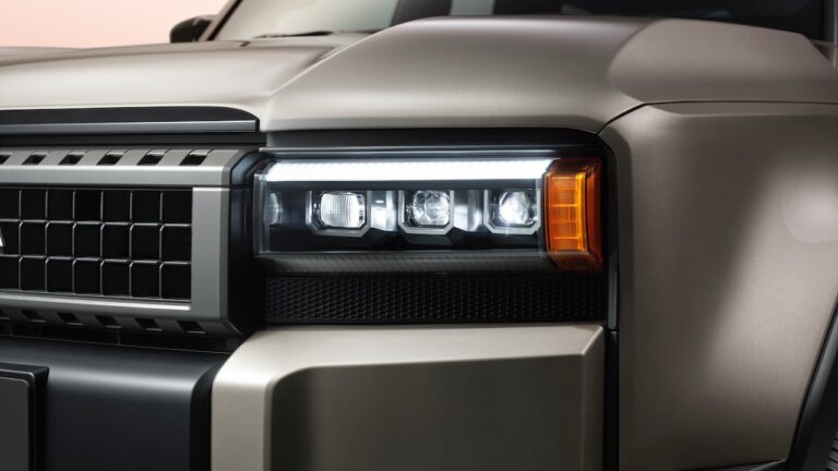 Toyota Land Cruiser - dettaglio faro ant