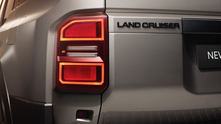 Toyota Land Cruiser - dettaglio faro post