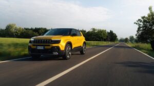 Jeep Avenger benzina - tre quarti anteriore