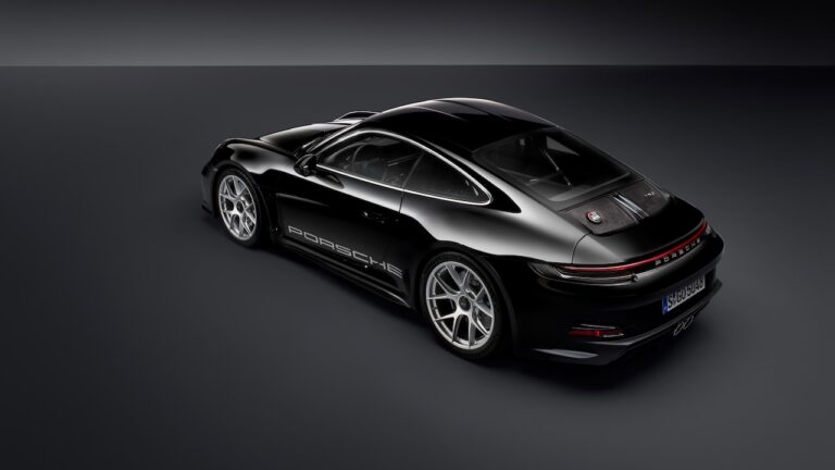porsche 911 S/T nera tre quarti post