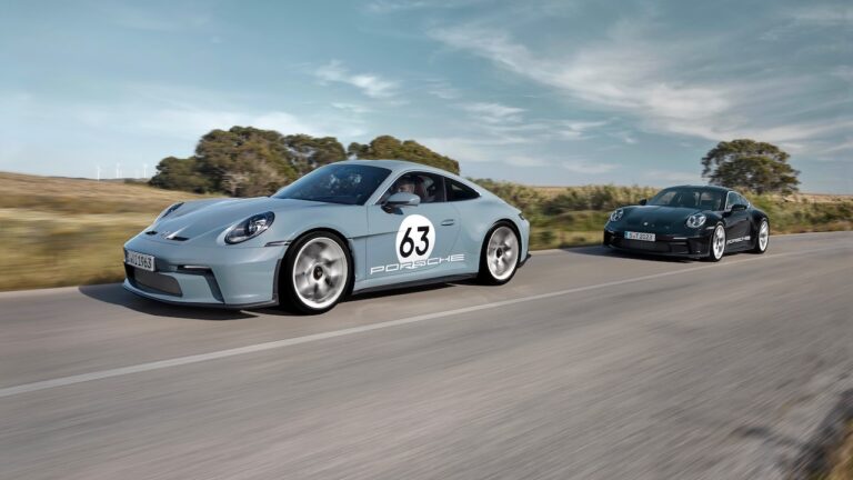 porsche 911 S/T azzurra n63