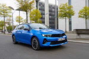 Opel Astra elettrica, la prova