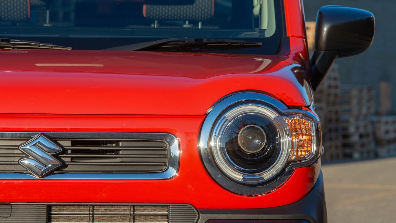 Suzuki Hustler - dettaglio faro anteriore