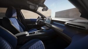 Su strada con la nuova Lancia Ypsilon