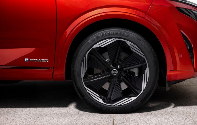 Nissan "raffredda" la vernice per fare più strada