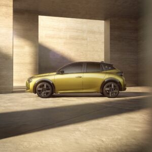 Su strada con la nuova Lancia Ypsilon