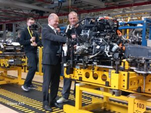 Scholz: “Opporsi all'elettrificazione significa danneggiare il nostro futuro”