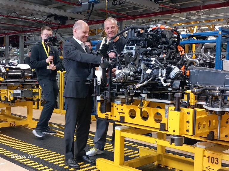 Scholz: “Opporsi all'elettrificazione significa danneggiare il nostro futuro”