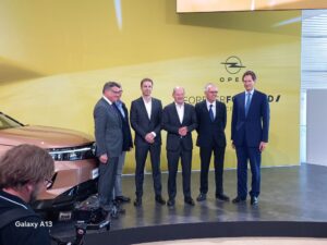 Scholz: “Opporsi all'elettrificazione significa danneggiare il nostro futuro”