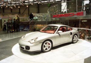 Porsche 911 Turbo, al volante di cinquanta anni di storia