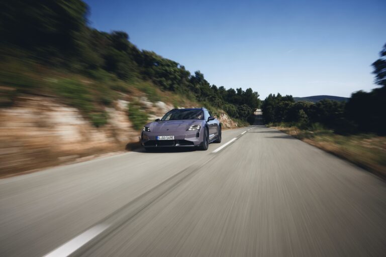 Porsche Taycan, guizzo sportivo 100% elettrico