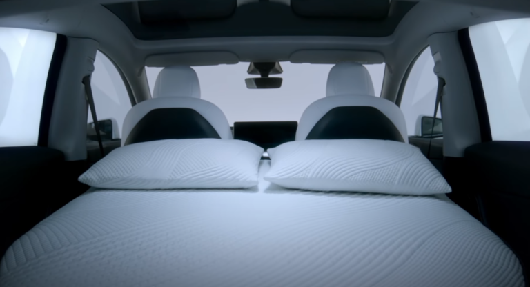 Snuuzu, il materasso gonfiabile per Tesla Model Y e Model 3