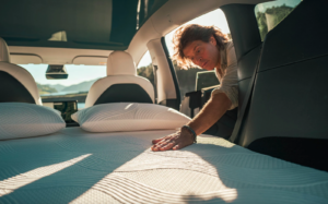 Snuuzu, il materasso gonfiabile per Tesla Model Y e Model 3