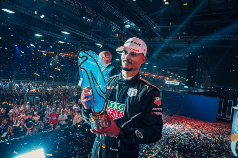 Formula E, Wehrlein vince con Porsche e a Jaguar il Costruttori