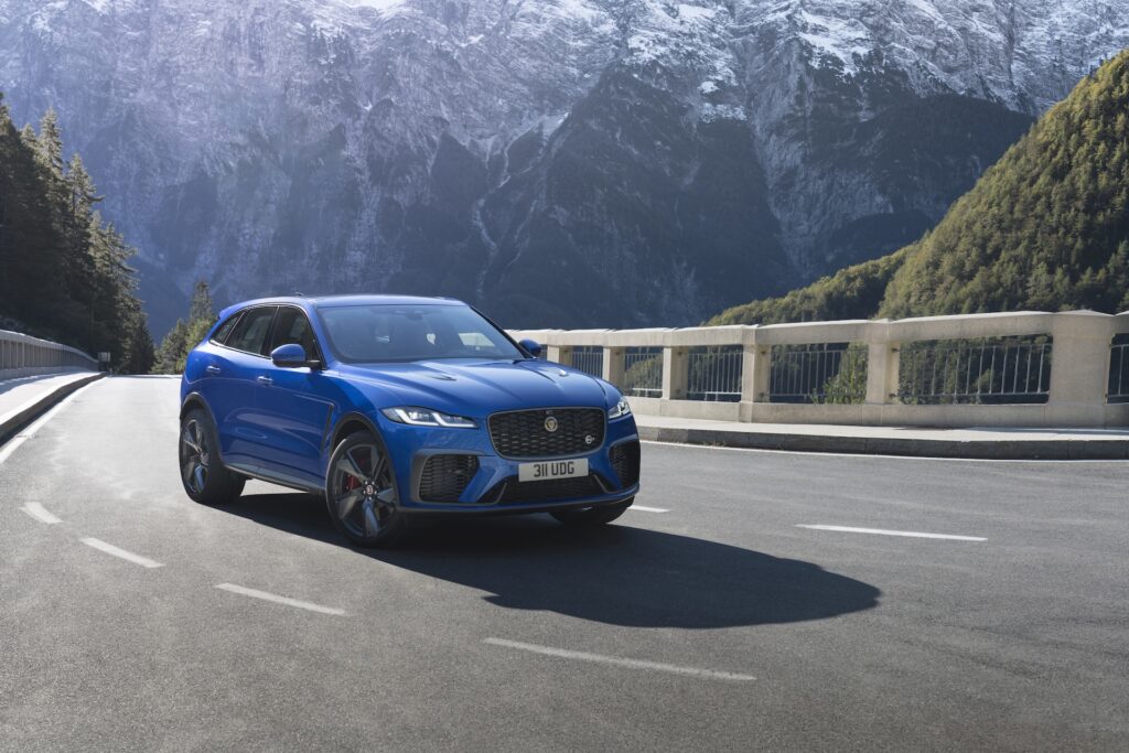 La sforbiciata di Jaguar... sopravvive F-Pace