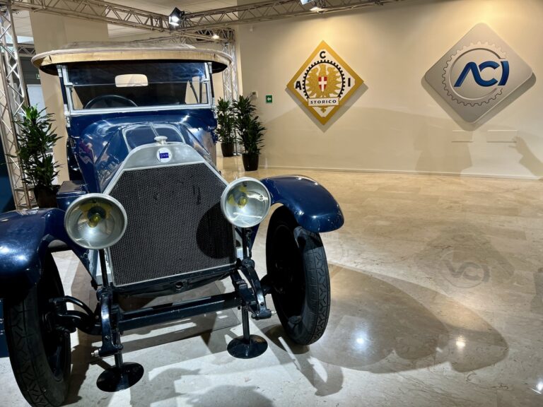 ACI e ACI Storico, spazio espositivo con le auto d'epoca del Mauto
