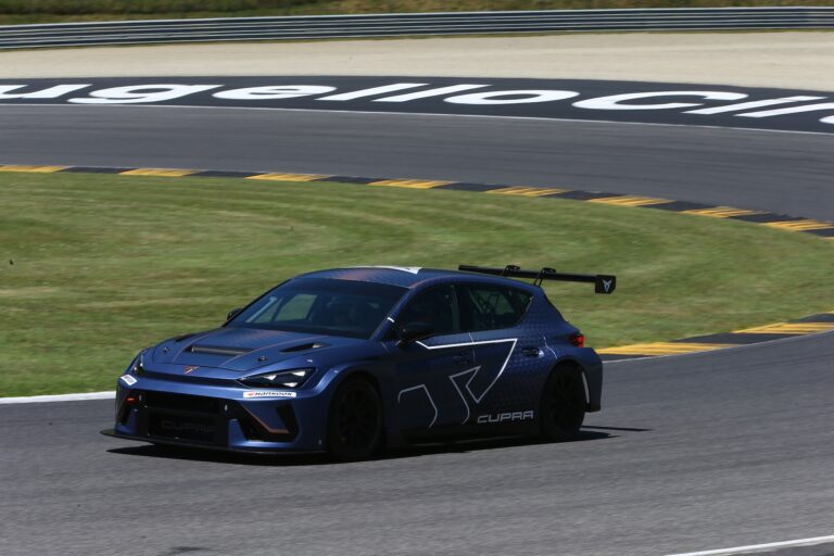 A bordo di Cupra Cup, la regina del TCR