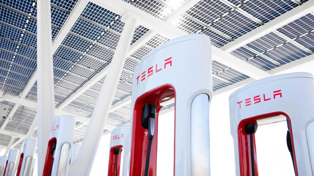 Ricaricare le Tesla con l'asciugamano non serve a nulla