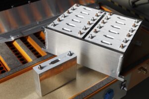 Batterie EV: prezzi in ribasso e parità con i veicoli a benzina entro il 2026?