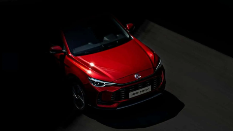 MG ZS, un teaser anticipa il nuovo modello in arrivo
