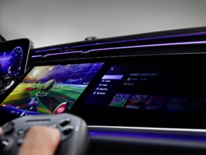 Il futuro del gaming in auto: Mercedes-Benz e Boosteroid aprono la strada