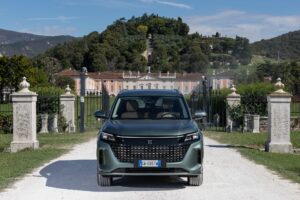 DSFK E5 Phev, comfort in formato cinese