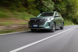 DSFK E5 Phev, comfort in formato cinese