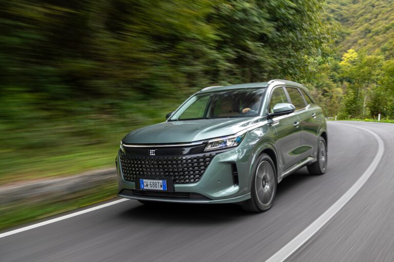 DSFK E5 Phev, comfort in formato cinese