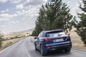 Al volante del Suv elettrico Audi SQ6 e-tron quattro