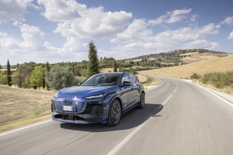 Al volante del Suv elettrico Audi SQ6 e-tron quattro