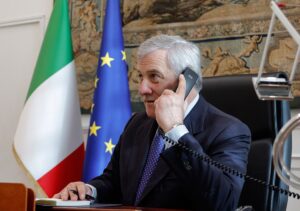 Tajani conferma il favore dell'Italia ai dazi sulle elettriche