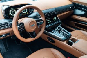 Aston Martin, tante emozioni di guida in attesa della Vanquish