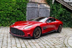 Aston Martin, tante emozioni di guida in attesa della Vanquish