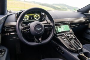 Aston Martin, tante emozioni di guida in attesa della Vanquish